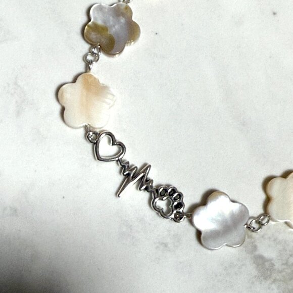 Mother of Pearl Flower Beaded Short Necklace + Paw Print Heart Beat Pendant - Picture 6 of 13